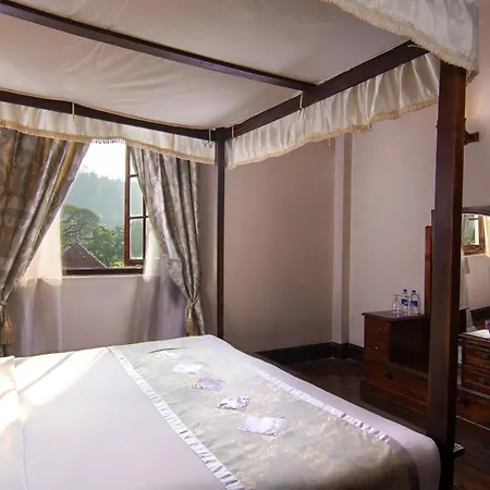 Queen'S Hotel Kandy Exterior photo