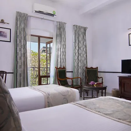Queen'S Hotel Kandy Exterior photo