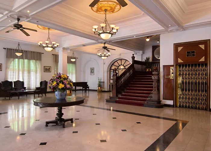Queen\'S Hotel