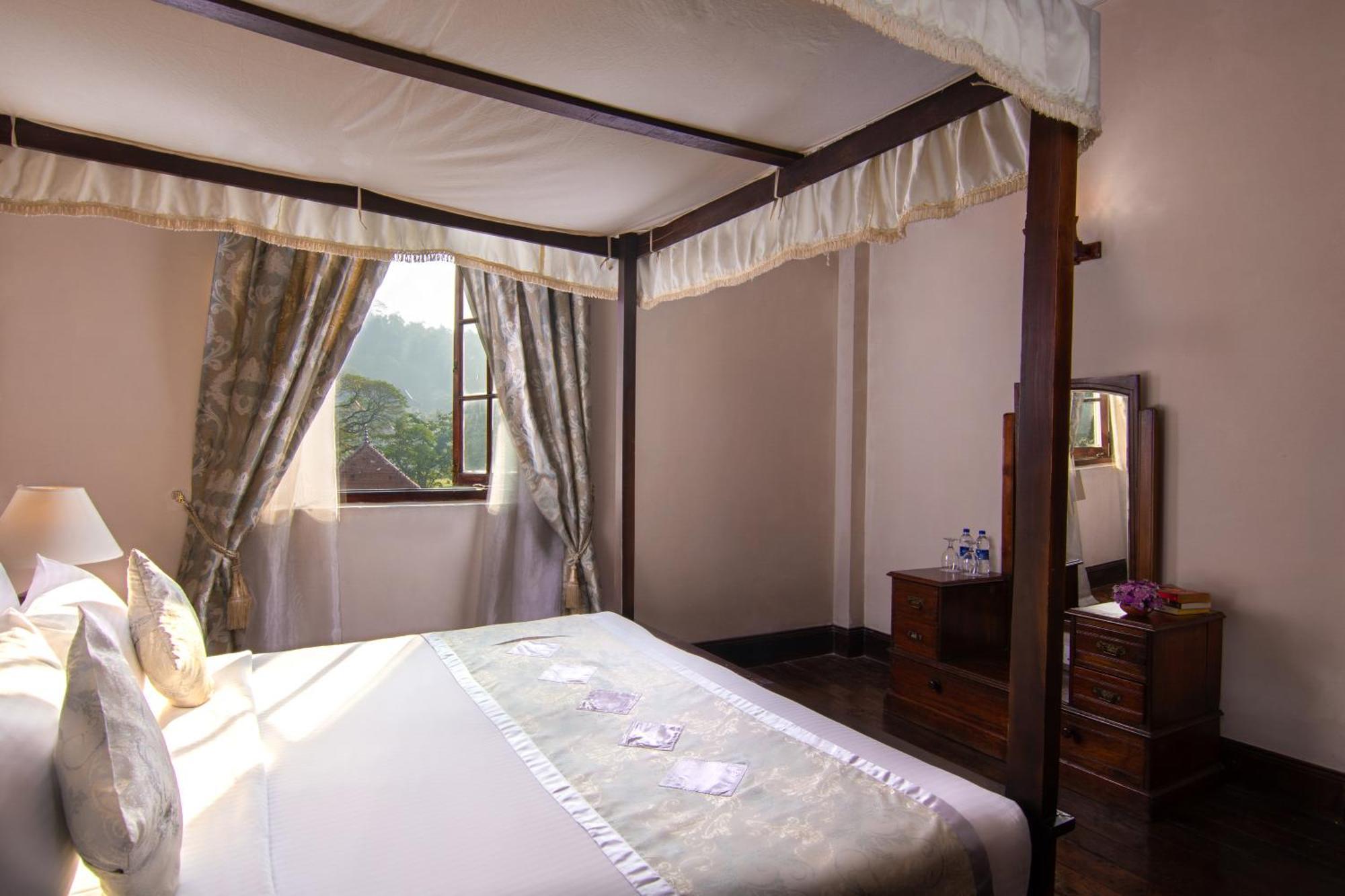 Hotel Queen's 5*