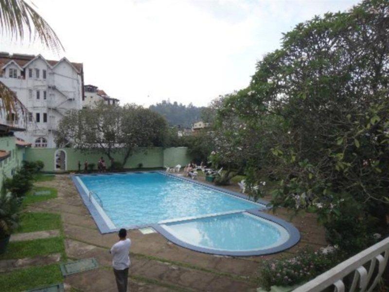 Hotel Queen's 5*
